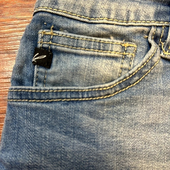 KanCan High Rise Distressed Denim Shorts Size 9 - Picture 3 of 10